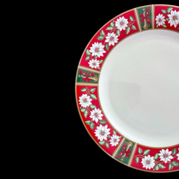 Kobe "Charlton Hall" CHRISTMAS 10 5/8" Dinner Plates - Retired Japan - Picture 3 of 8